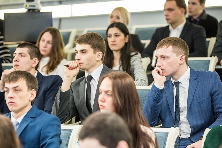 Встреча В. Рязанского и К. Косачева с молодыми парламентариями