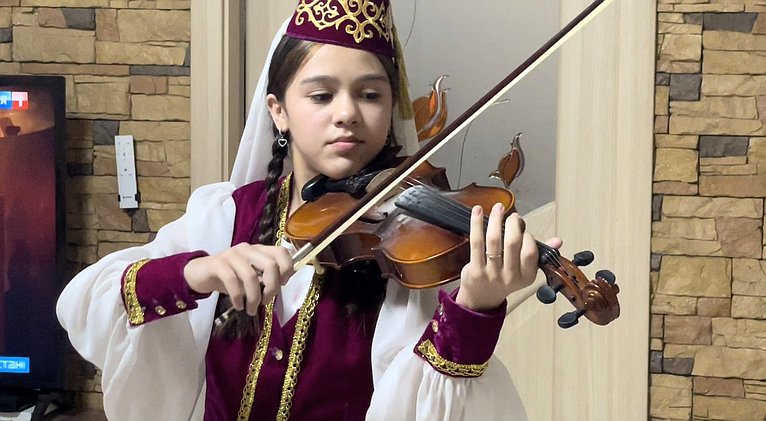 Игорь Кастюкевич поможет исполнить мечту юной скрипачки из Херсонской области увидеть Москву и Санкт-Петербург