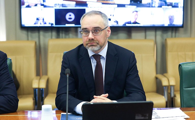 Круглый стол комитета Совета Федерации по экономической политике на тему «Вопросы восстановления и наращивания трансграничных и межрегиональных грузовых и пассажирских перевозок по реке Амур»