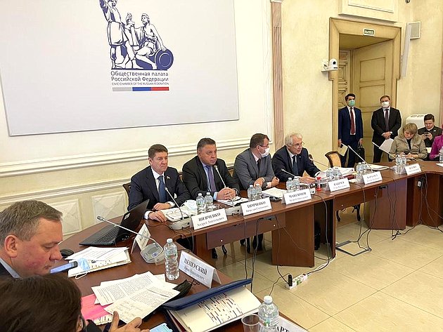 Андрей Шевченко выступил на заседании слушаний в Общественной палате об актуальных вопросах муниципального строительства