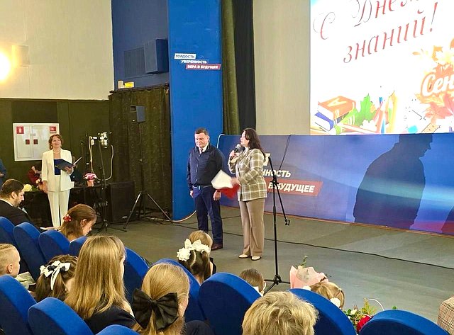 Сергей Перминов поздравил земляков с Днем знаний в Гатчине Ленинградской области