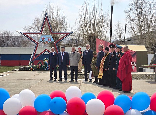 Баир Жамсуев принял участие в торжественных мероприятиях, посвященных 80-ой годовщине Великой Победы, в Могойтуйском муниципальном округе
