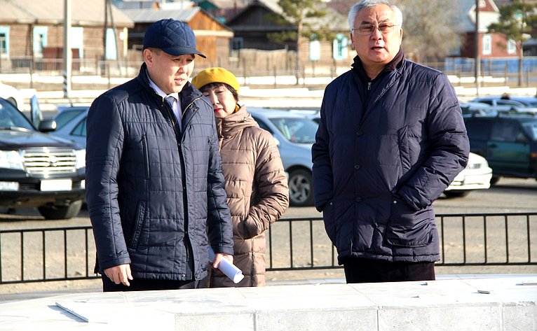 Баир Жамсуев посетил детский сад «Ульгэр»
