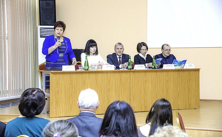 Людмила Козлова провела заседание межведомственного образовательного семинара «Аутизм у детей: проблемы и решения» в Смоленске
