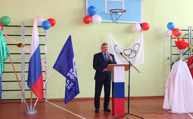 Сергей Михайлов принял участие в открытии спортивного зала средней школы села Буйлэса