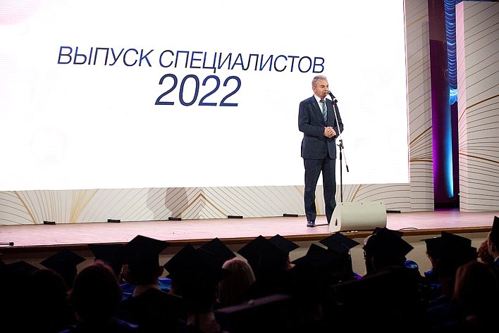 Юрий Архаров принял участие в церемонии вручения дипломов выпускникам Сеченовского Университета