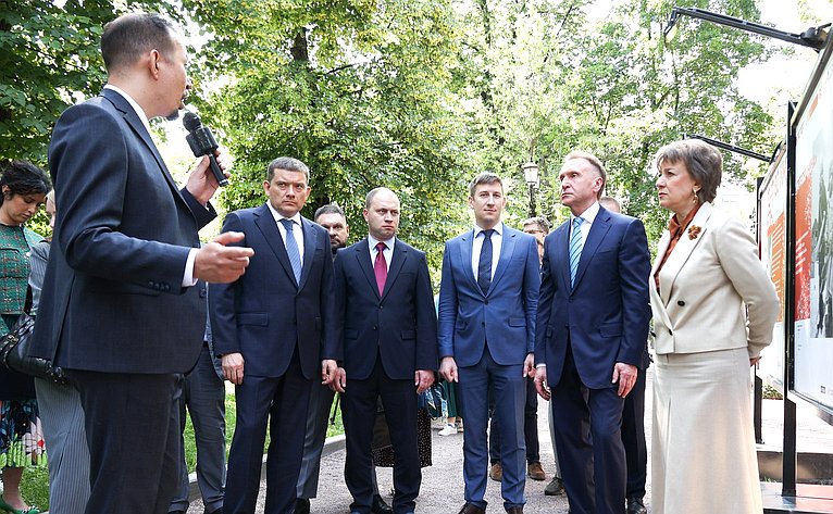 Николай Журавлев принял участие в открытии фотовыставки Российского экспортного центра «Экспорт во имя Победы»