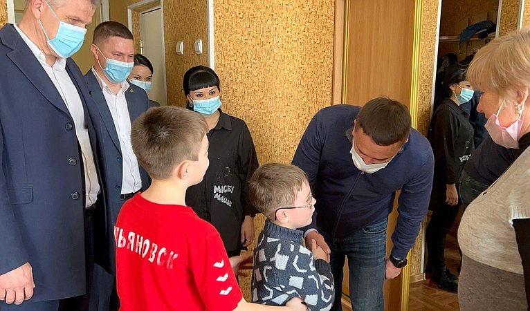 Айрат Гибатдинов в ходе поездки в регион встретился с беженцами из ДНР и ЛНР
