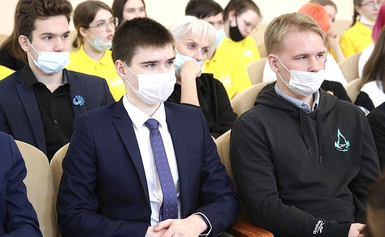 Юрий Воробьев принял участие во встрече со студентами Вологодской области