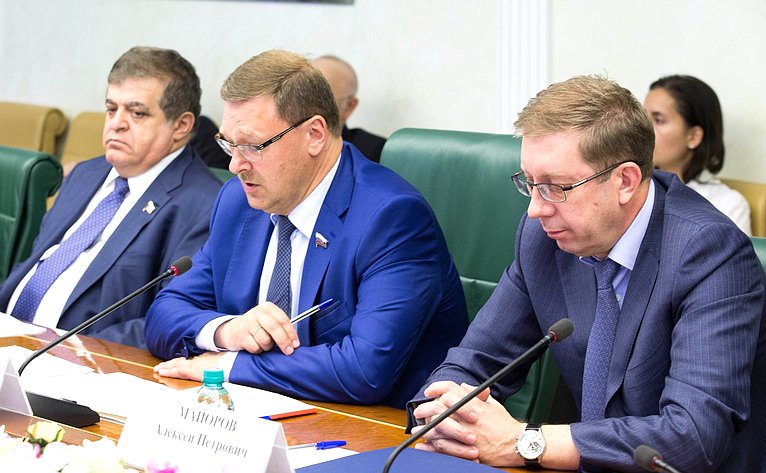 К. Косачев проводит заседание «круглого стола» на тему «Россия – Франция: парламентский взгляд в будущее»