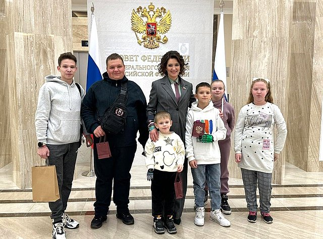 Маргарита Павлова организовала экскурсию в Совет Федерации детей из ДНР и ЛНР