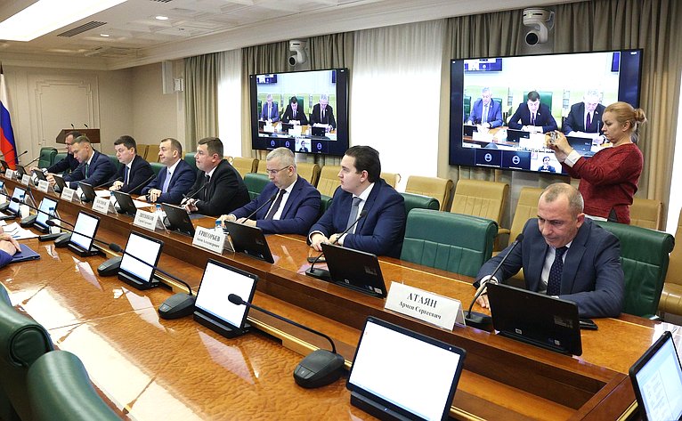 Круглый стол Комитета СФ по экономической политике на тему «О расширении маршрутной сети воздушных перевозок, выполняемых из аэропортов Дальнего Востока»