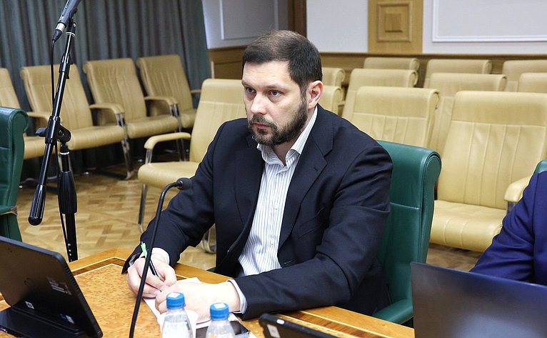 Совещание Комитета Совета Федерации по федеративному устройству, региональной политике, МСУ и делам Северана тему «Газификация и ее производные: газохимия и нефтехимия как драйвер роста экономики Дальневосточного федерального округа»