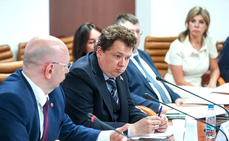 Круглый стол Комитета Совета Федерации по бюджету и финансовым рынкам на тему «Инвестиционный налоговый вычет как инструмент стимулирования инвестиционной активности в субъектах Российской Федерации»