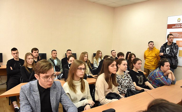 Нина Куликовских встретилась со студентами и преподавателями Смоленского филиала РАНХиГС при Президенте Российской Федерации