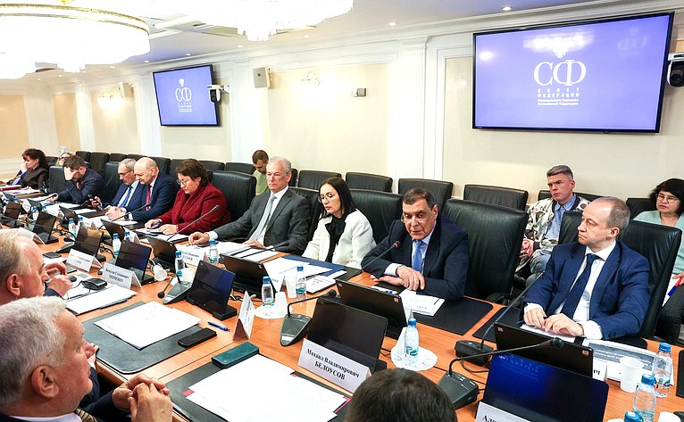 Совещание Комитета Совета Федерации по Регламенту и организации парламентской деятельности «Выборы в 2025 году и общественный контроль за голосованием»