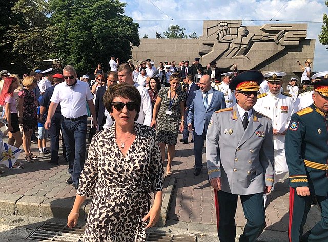 Е. Алтабаева приняла участие в прошедших в Севастополе торжественных мероприятиях в честь Дня Военно-Морского Флота