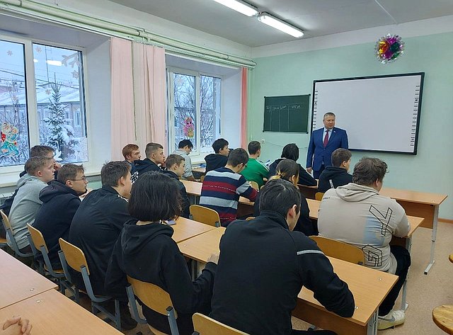 Денис Гусев встретился со студентами Ненецкого АО