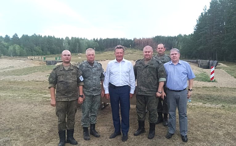 Сергей Рябухин в ходе рабочей поездки в регион посетил учебный центр войск связи Ульяновского гарнизона