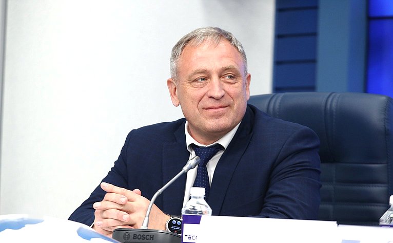 В пресс-центре ТАСС состоялась пресс-конференция, посвященная пилотному рейтингу деятельности контрольно-счетных палат субъектов РФ и представлению его результатов