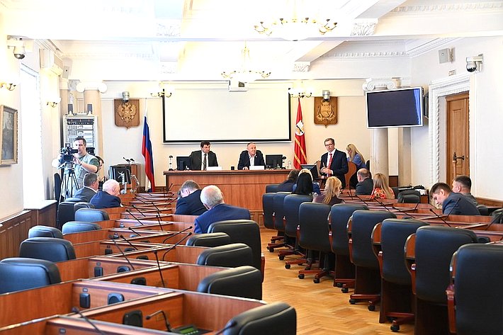 Ирина Кожанова приняла участие в заседании комитета Смоленской областной Думы по вопросам агропромышленного комплекса