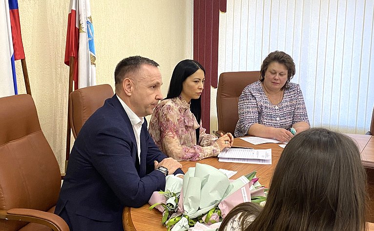 Олег Алексеев в ходе работы в регионе принял участие в заседании Общественного совета по вопросам семьи, материнства и детства