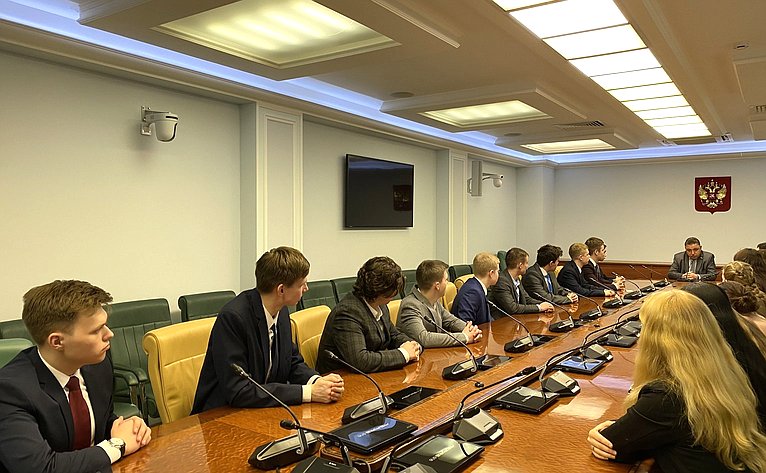 В. Тимченко встретился с выпускниками проекта «Школа парламентаризма», реализуемого в Кировской области