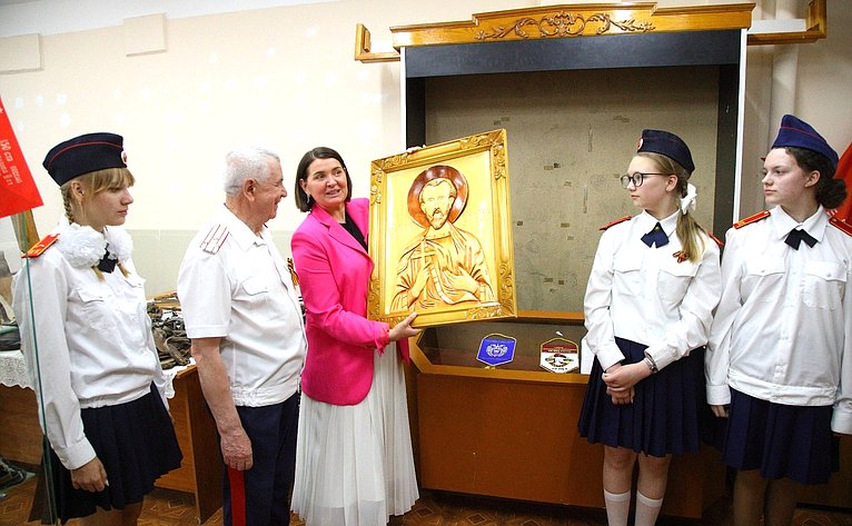 Юлия Лазуткина посетила Пензенский казачий генерала Слепцова кадетский корпус (средняя школа № 46)