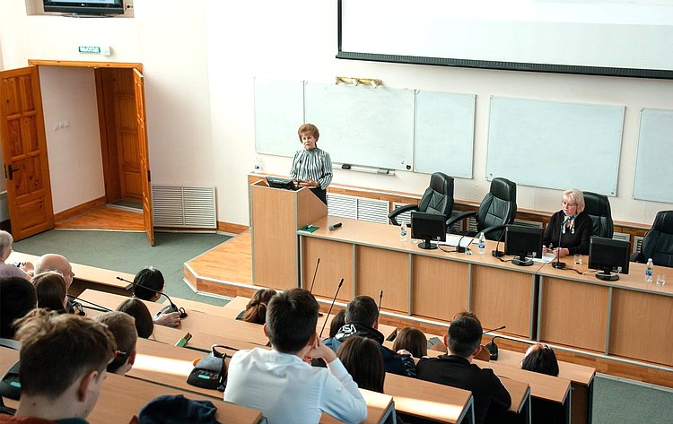 Татьяна Гигель в ходе рабочей командировки по региону провела встречу со студентами Горно-Алтайского государственного университета