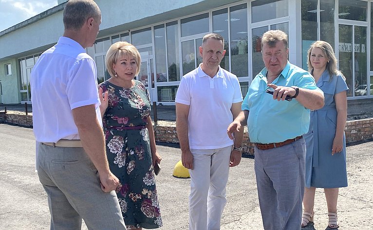 Олег Алексеев в ходе работы в регионе посетил Лысогорский, Калининский и Самойловский районы