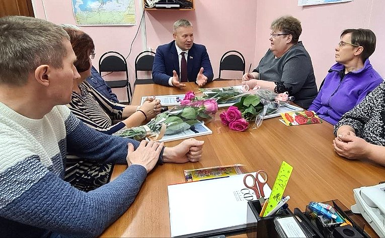 Денис Гусев посетил село Тельвиска Заполярного района