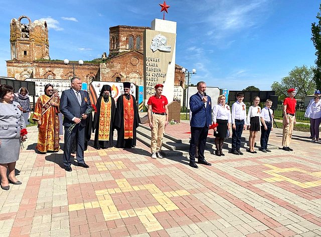 Сергей Горняков в рамках рабочей поездки в регион принял участие в торжественно-патриотических мероприятиях, посвященных празднованию Победы в Великой Отечественной войне