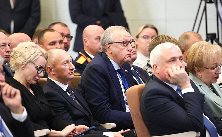 Пленарное заседание Х Парламентского форума «Историко-культурное наследие России»