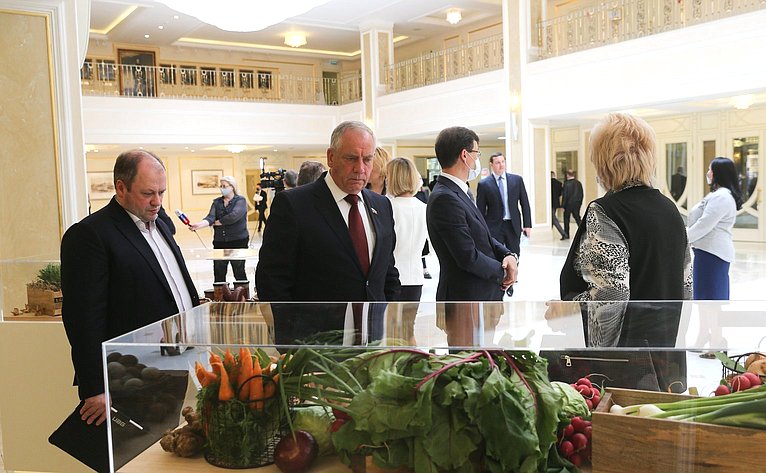 В Совете Федерации открылась выставка производителей органической продукции