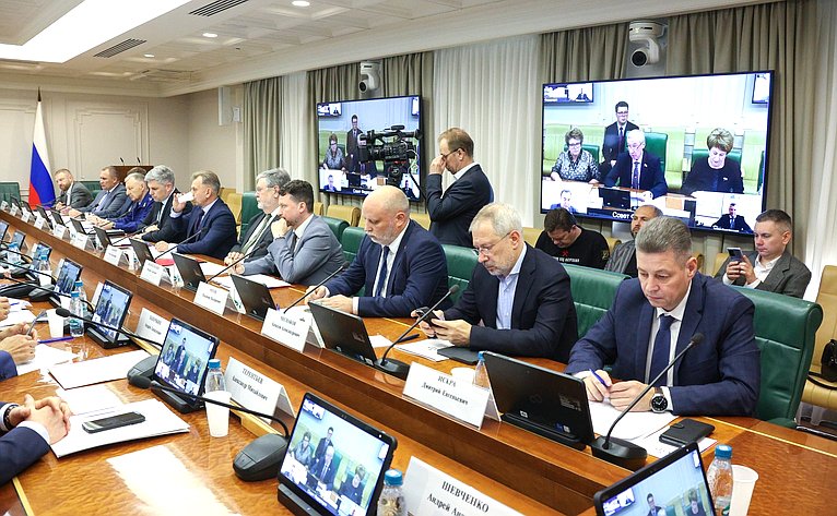Заседание Комиссии Совета Федерации по защите государственного суверенитета и предотвращению вмешательства во внутренние дела Российской Федерации