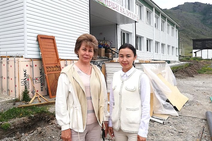 Татьяна Гигель ознакомилась с ходом ремонтных работ в общеобразовательной школе в Горном Алтае