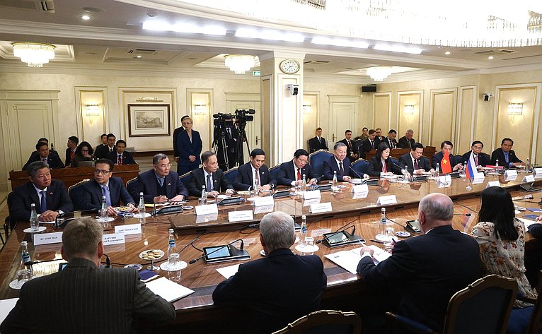Валентина Матвиенко провела встречу с Генеральным секретарем Центрального комитета Коммунистической партии Вьетнама То Ламом