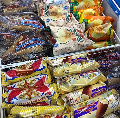 Людмила Талабаева в ходе поездки в регион посетила Владивостокскую «Фабрику Мороженого»