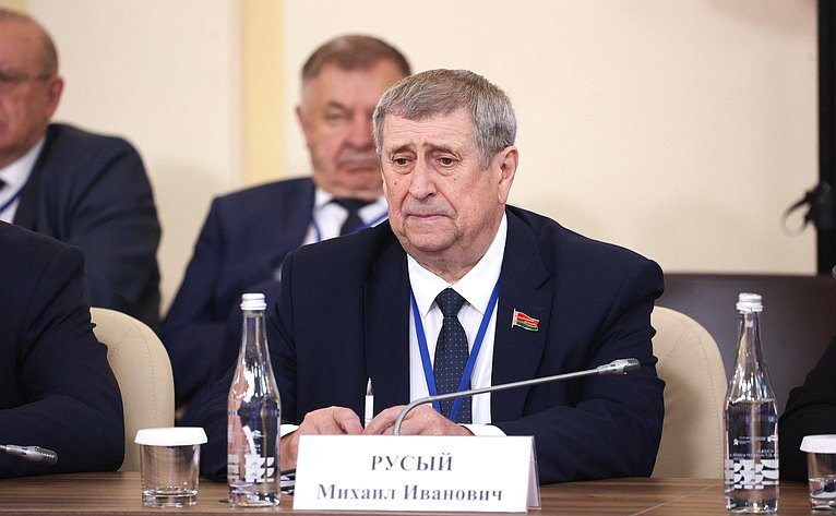 Встреча Председателя СФ Валентины Матвиенко и Председателя Совета Республики Национального собрания Республики Беларусь Натальи Кочановой с руководителями органов государственной власти субъектов Российской Федерации и регионов Республики Беларусь