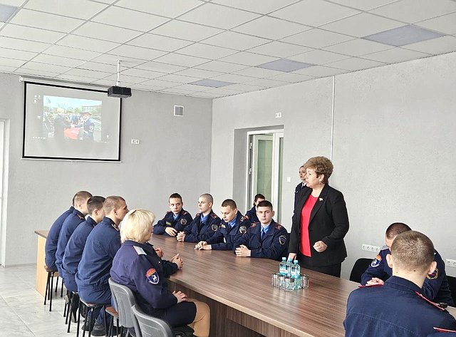 Ольга Бас в ходе региональной поездки провела в ЛНР уроки мужества, приуроченные к Году Защитника Отечества