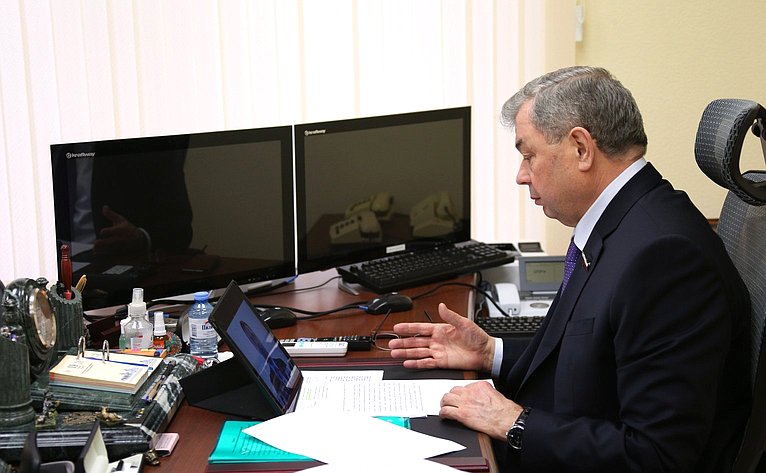 А. Артамонов провел заседание рабочей группы по противодействию выплатам «серых» заработных плат