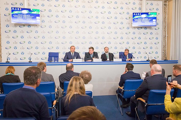 Пленарное заседание VII Невского международного экологического форума