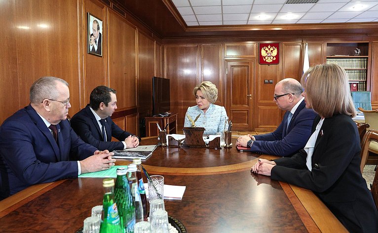 Валентина Матвиенко провела встречу с руководством Мурманской области
