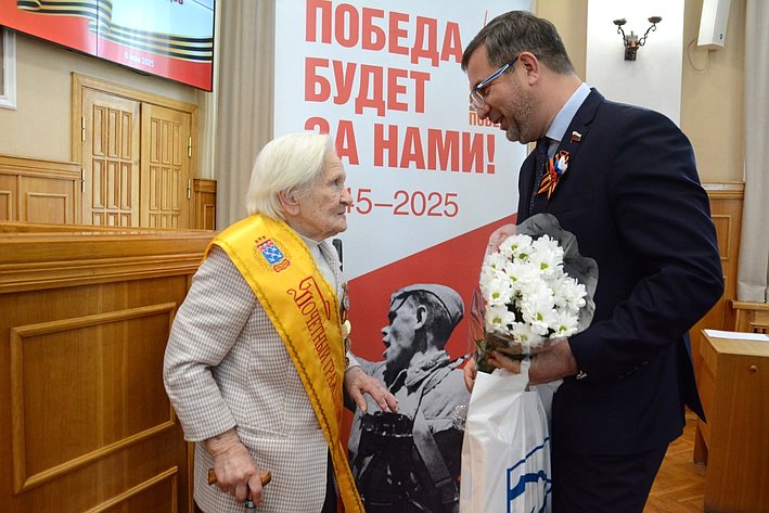 Николай Владимиров поздравил с наступающим Днем Победы ветерана Великой Отечественной войны Зинаиду Андреевну Канову