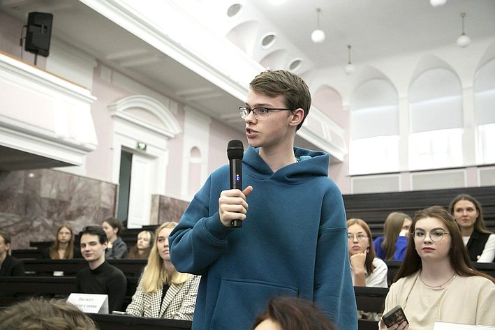 Наталия Косихина встретилась с обучающимися в Москве студентами из Ярославской области