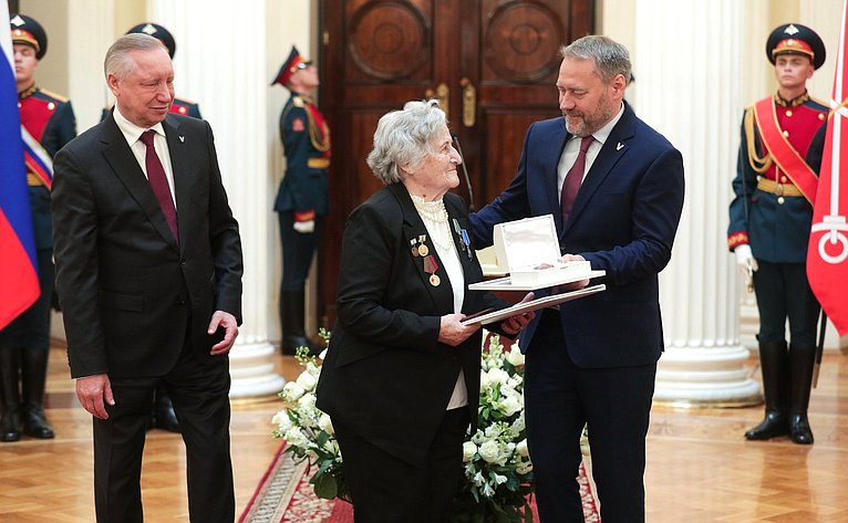 Церемония вручения знаков отличия «Почетный гражданин Санкт-Петербурга» в Мариинском дворце