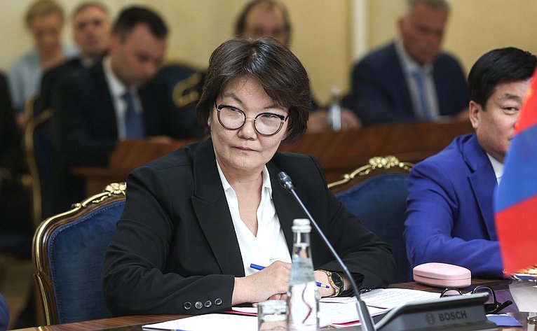 Валентина Матвиенко провела встречу с Председателем Великого Государственного Хурала Монголии Гомбожавыном Занданшатаром