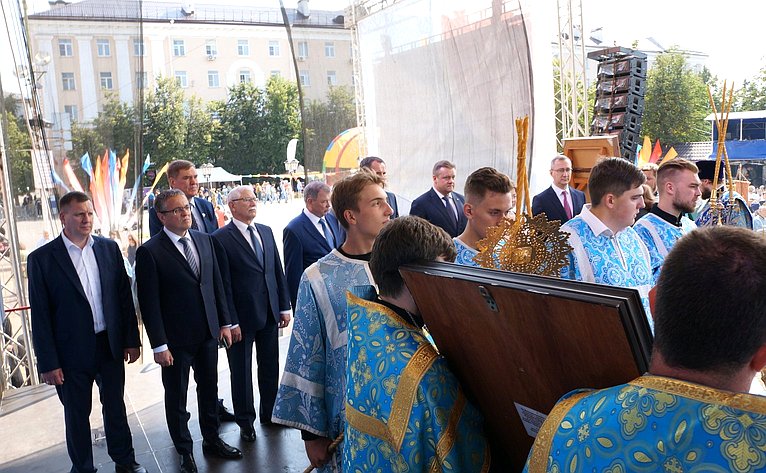 День города Калуги начался в Свято-Троицком кафедральном соборе областного центра с Божественной литургии