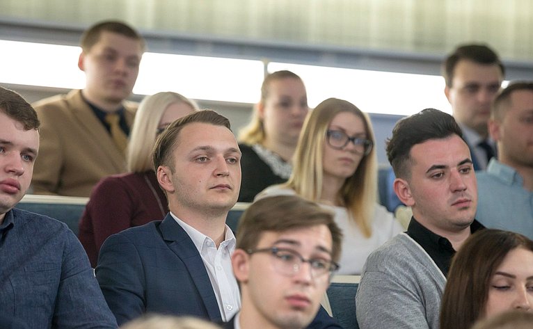 Встреча с участниками молодежного российско-белорусского конкурса «Союзная Лига дебатов»