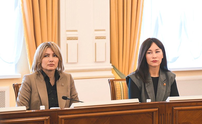 Татьяна Сахарова и Елена Дягилева приняли участие в оперативном совещании правительства Мурманской области
